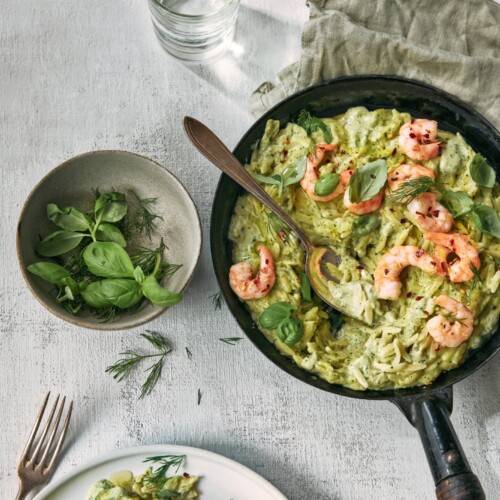 orzo romige kruidensaus en garnalen