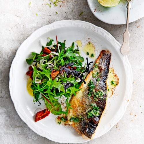 Zeebaars met limoenboter en salade-crop