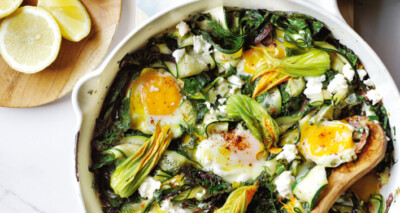 gestoofde eieren met courgette, feta en citroen van Ottolenghi