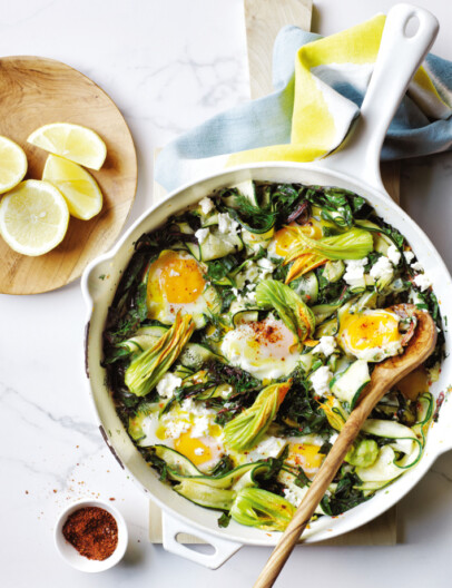 gestoofde eieren met courgette, feta en citroen van Ottolenghi
