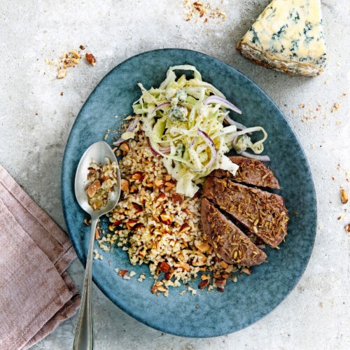 Amandelbulgur met Angus venkelburger en kool-stiltonsalade-crop