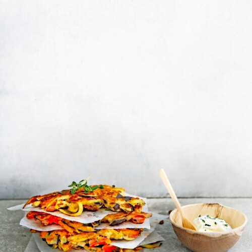 Ratatouille-fritters met muntdip-crop