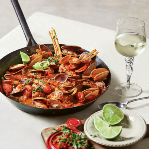 Schelpen in pittige tomatenbouillon met citroengras