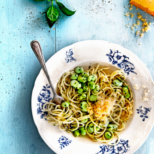 Spaghetti met tuinbonen, citroen, basilicum & oude kaas