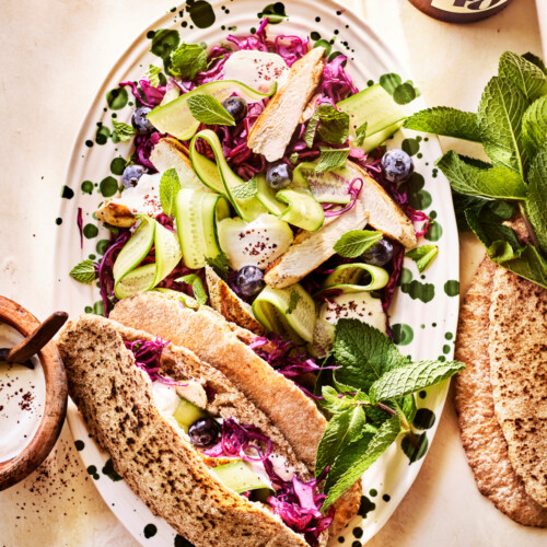 rode koolsalade met blauwe bessen