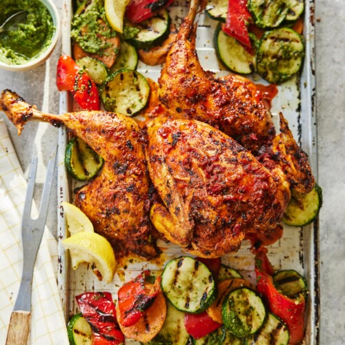 gevlinderde kip met 'ndujaboter en salsa verde