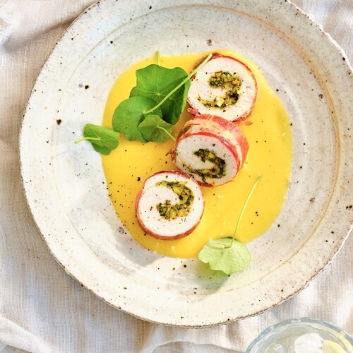KIPROULEAU MET SERRANOHAM, PISTACHE EN SINAASAPPELHOLLANDAISE
