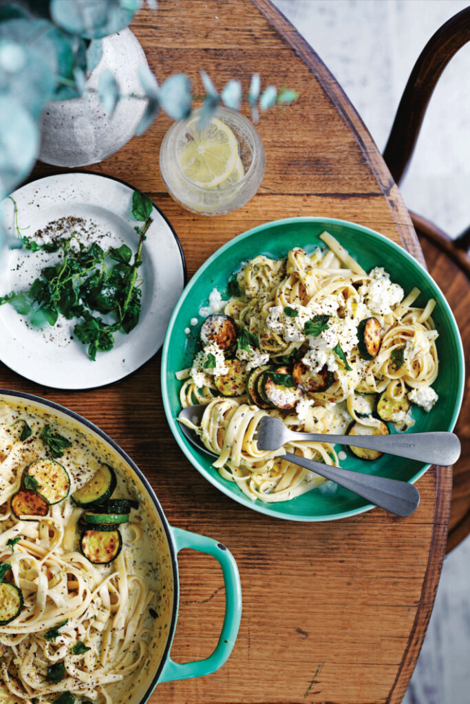 pasta primavera met prei, courgette & ricotta