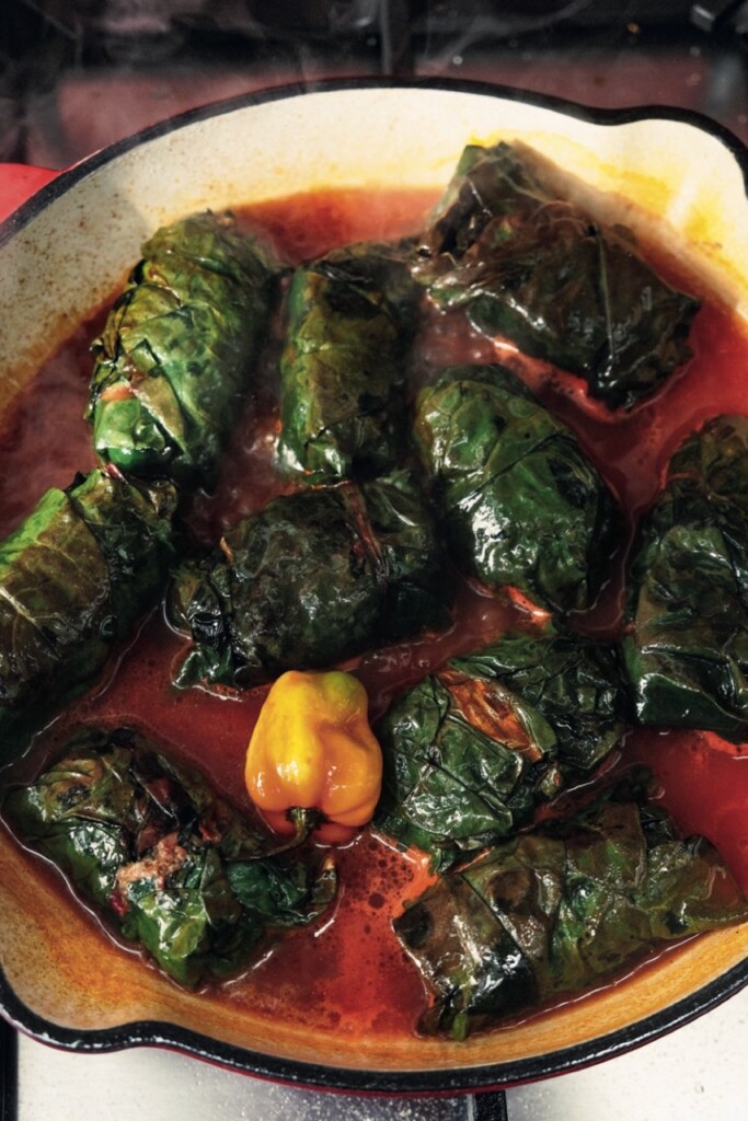 charutos met pittige tomatenbouillon & knoflookolie uit het nieuwe boek van Ixta Belfrage