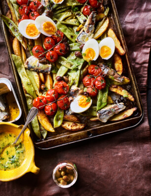 niçoise traybake met sardientjes