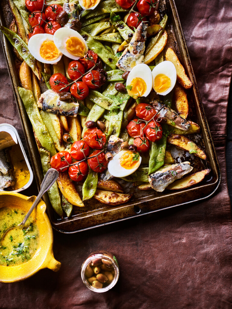 Nicoise traybake met sardientjes