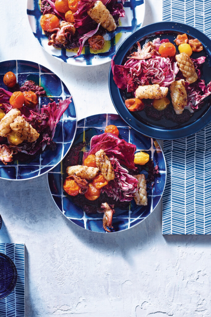 gegrilde calamari met olijventapenade en tomaatjes