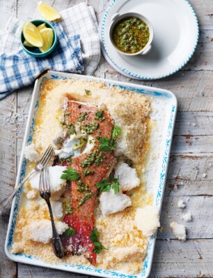 vis in zoutkorst met salsa verde