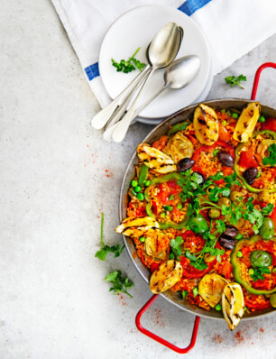groentepaella met artisjokken, gegrildecitroen & olijf