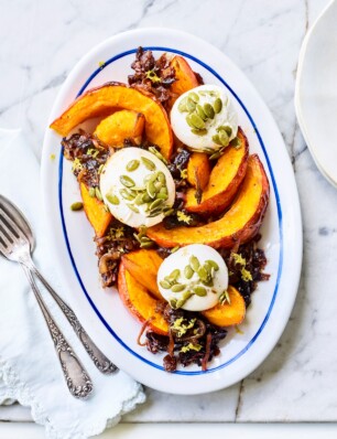 pompoen-agrodolce met rozijnen en gemarineerde burrata