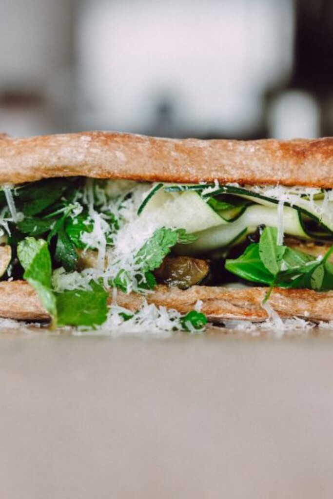 dé Fort Negen sandwich met geroosterde courgette
