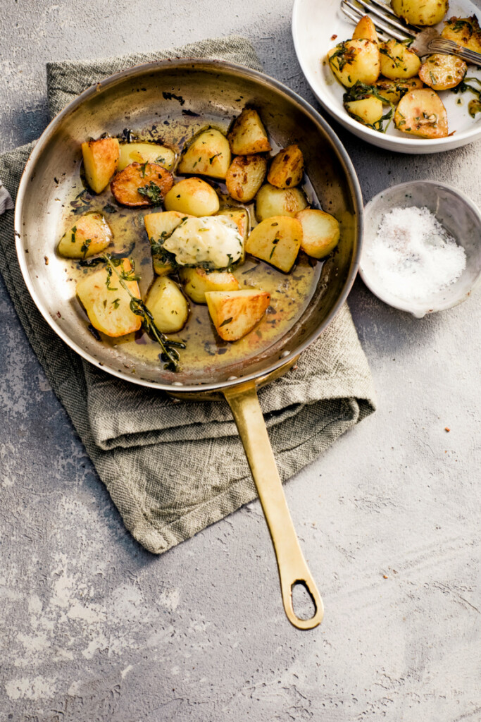 gekonfijte aardappel met pastisboter, venkelzaad en dragon