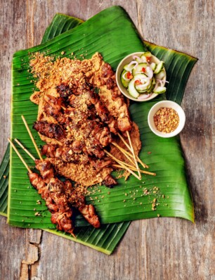 saté ayam met pittige bumbu kacang & acar ketimun