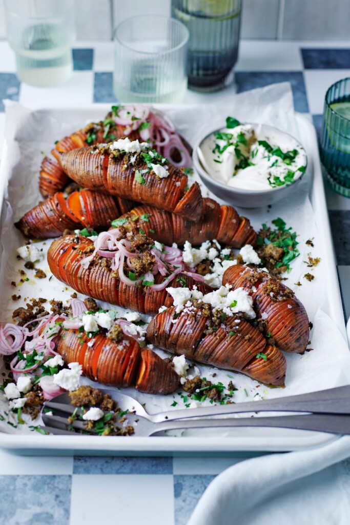 zoete aardappels met salie-walnoten-pangrattato