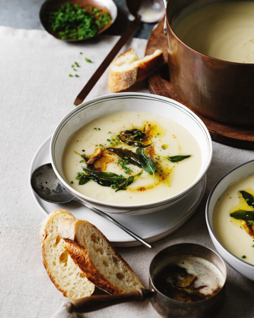 Receptfoto van aardpeer-velouté met kastanje & beurre noisette