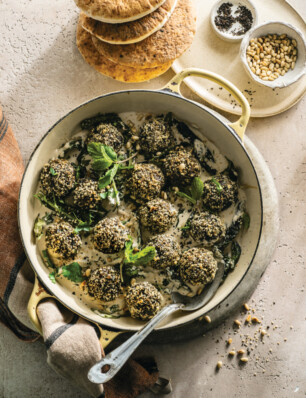 champignon köfte: b’siniyah, uit het nieuwe kookboek Sesame