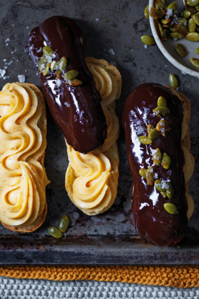 eclairs met chocolade en pompoen