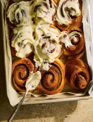 Amerikaanse cinnamon rolls uit Buns van Louise Hurst