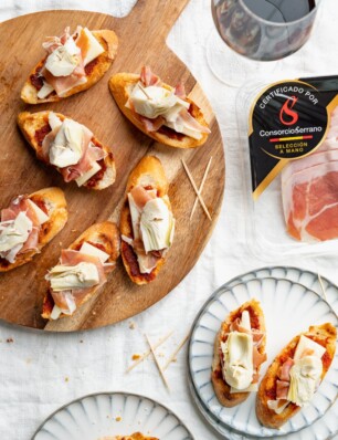 pintxos met manchego, tapenade en Jamón ConsorcioSerrano + een ovengerecht met serranoham