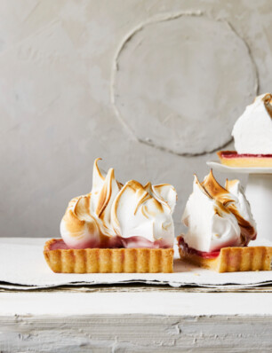 passiefruit-frambozentaart met meringue