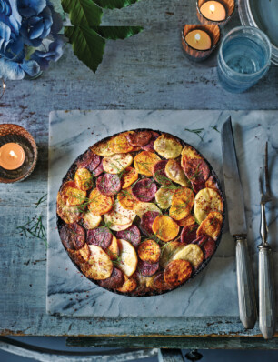 hartige notentaart met driekleurige aardappeltopping