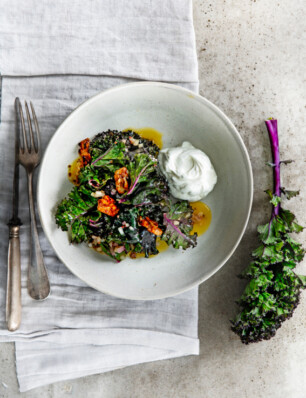 boerenkoolsalade met geitenkaas en sticky walnoten