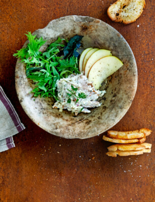 appel-forelsalade met gember en zuurdesemkrokant