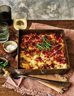 aardappelgratin met pancetta & karamel-uien