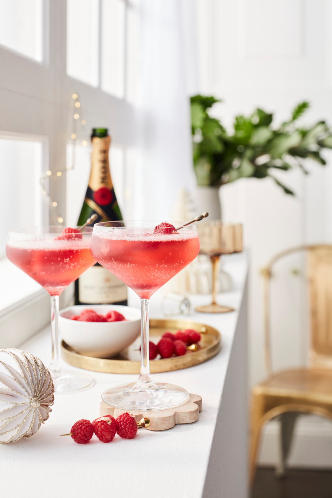 champagne cocktail met frambozen
