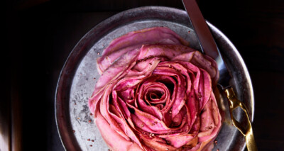 negroni-rozentaart met amarenekersen