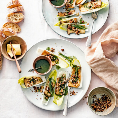 Dit witlofrecept is allesbehalve standaard. Geen klassieke witlof met ham en kaas of een frisse salade met appel, maar een verfijnd hapje met gegrilde koningsoesterzwam.