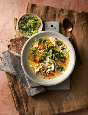 kippensoep met groenten, risoni & gremolata