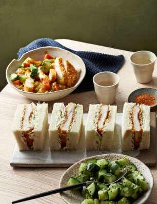 curry met kip-katsu en komkommersalade