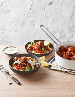 Marokkaanse gehaktballetjes met kikkererwten en yoghurt