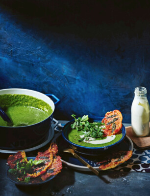 winterse bladgroentesoep met prosciutto-wafels