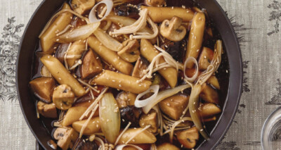 ganjang tteokbokki met paddenstoelen