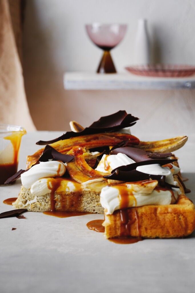 banoffee plaatcake met gekaramelliseerde banaan