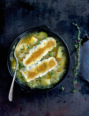gegratineerde zuurkoolsoep met riesling & camembert