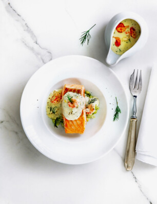 zalmhaas met rivierkreeftjes-dillesaus uit Canapé van Janneke Philippi