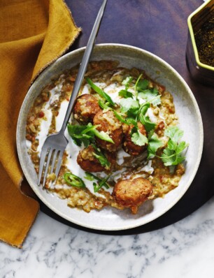 bruinbroodkofta’s in koriander-kokoscurry