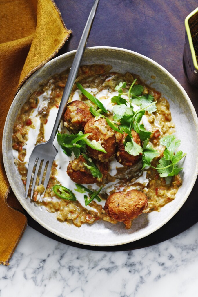 bruinbroodkofta’s in koriander-kokoscurry