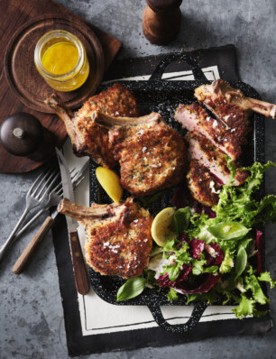 Italiaanse kalfskoteletten met parmezaan en salie