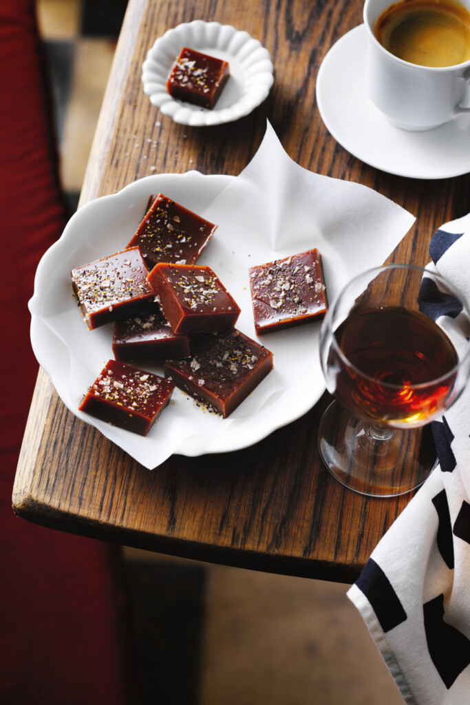 kruidige koffiekaramels met gerookte zoutvlokken