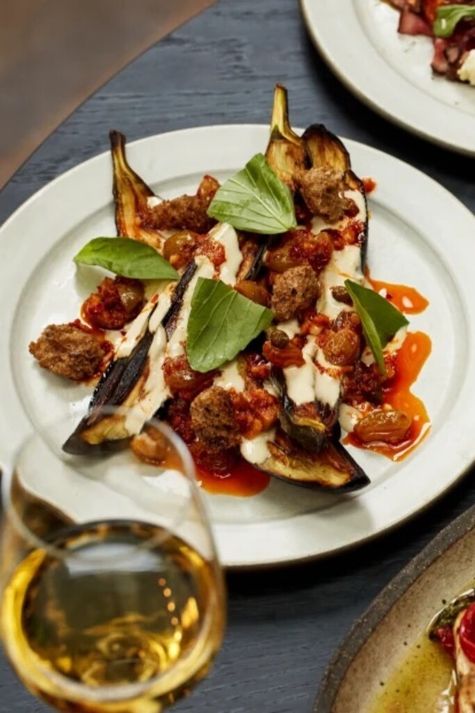 Ottolenghi opent een restaurant in Amsterdam – en aanschuiven kan deze week al!