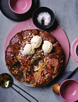 pudding met vijgen, pecan en ahornsiroop